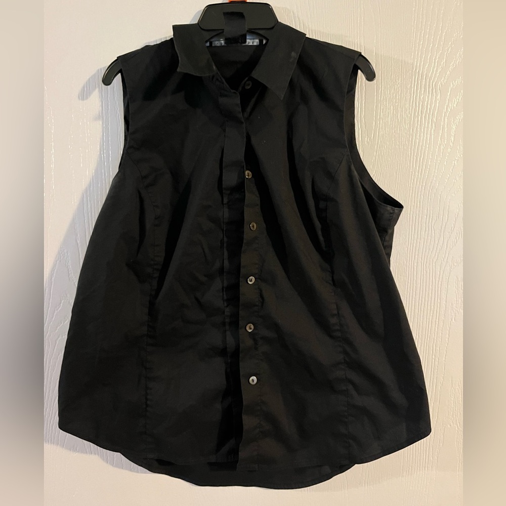 Women’s large Yansi Fugel sleeveless black button up